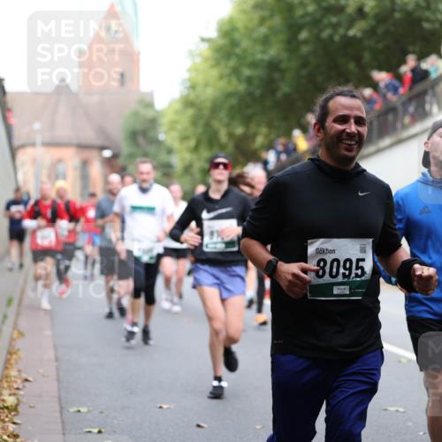 05.10.2025 - 20. swb-Marathon Bremen Michael Strokosch http://msf.ph/oto/9222929 05.10.2025 13:03:13 Laufen 8095 meine-sportfotos.de
