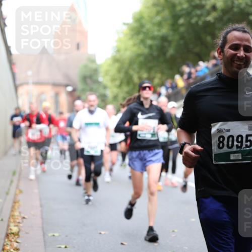 05.10.2025 - 20. swb-Marathon Bremen Michael Strokosch http://msf.ph/oto/9222930 05.10.2025 13:03:13 Laufen 8095 meine-sportfotos.de