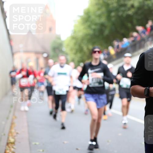 05.10.2025 - 20. swb-Marathon Bremen Michael Strokosch http://msf.ph/oto/9222931 05.10.2025 13:03:13 Laufen 18483, 8095 meine-sportfotos.de