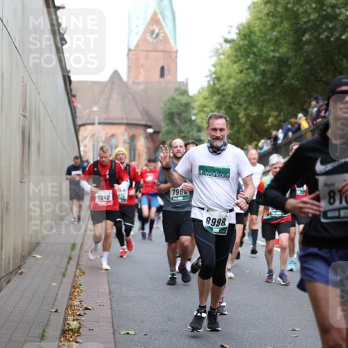 05.10.2025 - 20. swb-Marathon Bremen Michael Strokosch http://msf.ph/oto/9222935 05.10.2025 13:03:14 Laufen 1940, 916, 796, 810, 8998, 6503 meine-sportfotos.de