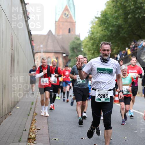 05.10.2025 - 20. swb-Marathon Bremen Michael Strokosch http://msf.ph/oto/9222937 05.10.2025 13:03:15 Laufen 79, 1940, 3220, 8998, 36, 86 meine-sportfotos.de
