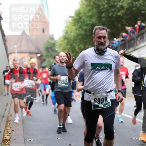 05.10.2025 - 20. swb-Marathon Bremen Michael Strokosch http://msf.ph/oto/9222940 05.10.2025 13:03:15 Laufen 1940, 7968, 8998, 8659 meine-sportfotos.de