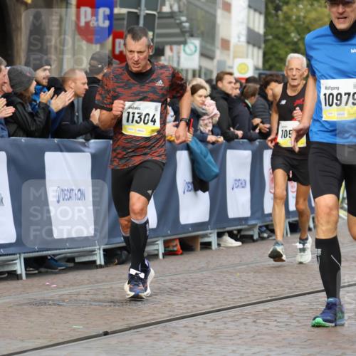 05.10.2025 - 20. swb-Marathon Bremen Strokosch-Dieckow http://msf.ph/oto/9222944 05.10.2025 10:43:13 Ziel 10474, 10541, 10979, 11304 meine-sportfotos.de