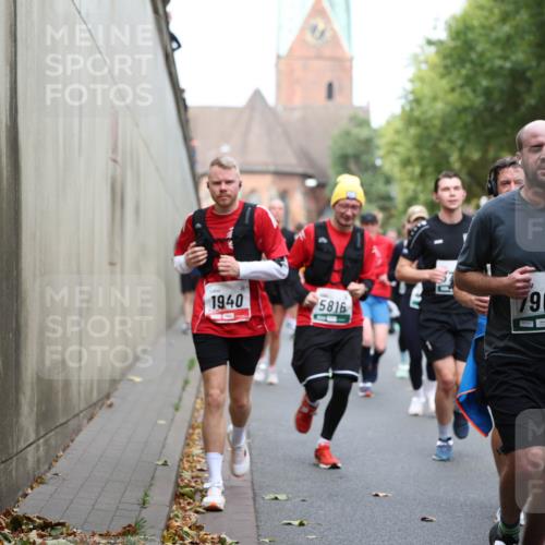 05.10.2025 - 20. swb-Marathon Bremen Michael Strokosch http://msf.ph/oto/9222945 05.10.2025 13:03:17 Laufen 1940, 5816, 7968, 09761, 6017 meine-sportfotos.de