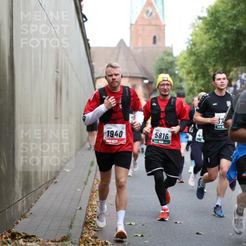 05.10.2025 - 20. swb-Marathon Bremen Michael Strokosch http://msf.ph/oto/9222946 05.10.2025 13:03:17 Laufen 1940, 0100, 5816, 7968 meine-sportfotos.de