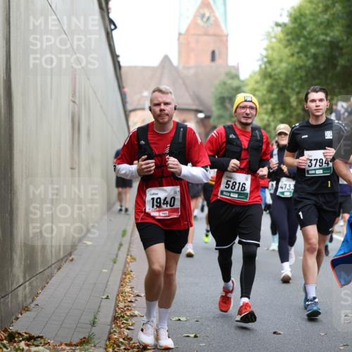05.10.2025 - 20. swb-Marathon Bremen Michael Strokosch http://msf.ph/oto/9222947 05.10.2025 13:03:17 Laufen 1940, 5816, 4733, 3794, 796 meine-sportfotos.de