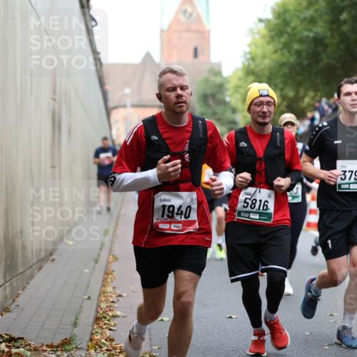 05.10.2025 - 20. swb-Marathon Bremen Michael Strokosch http://msf.ph/oto/9222949 05.10.2025 13:03:18 Laufen 1940, 01580, 5816, 3794, 232 meine-sportfotos.de