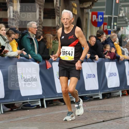 05.10.2025 - 20. swb-Marathon Bremen Strokosch-Dieckow http://msf.ph/oto/9222950 05.10.2025 10:43:16 Ziel 9967, 10541, 10979, 11304 meine-sportfotos.de