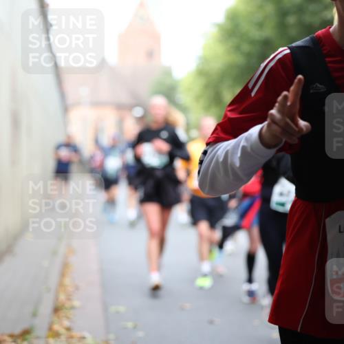 05.10.2025 - 20. swb-Marathon Bremen Michael Strokosch http://msf.ph/oto/9222952 05.10.2025 13:03:19 Laufen 1940, 01580 meine-sportfotos.de