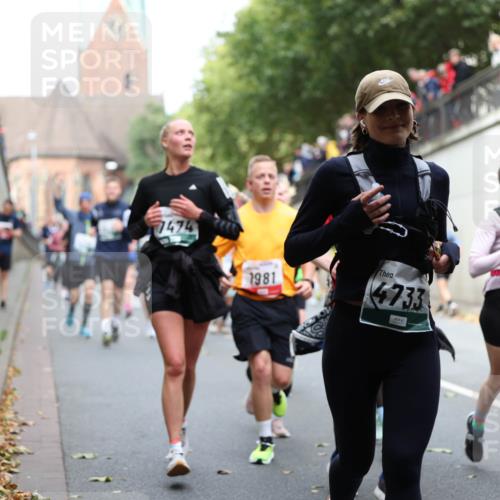 05.10.2025 - 20. swb-Marathon Bremen Michael Strokosch http://msf.ph/oto/9222953 05.10.2025 13:03:20 Laufen 7474, 1981, 4733, 9038, 522 meine-sportfotos.de