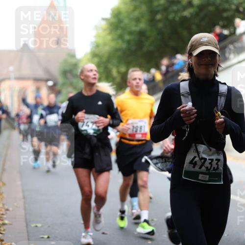 05.10.2025 - 20. swb-Marathon Bremen Michael Strokosch http://msf.ph/oto/9222954 05.10.2025 13:03:20 Laufen 7475, 1981, 4733, 9038, 522 meine-sportfotos.de