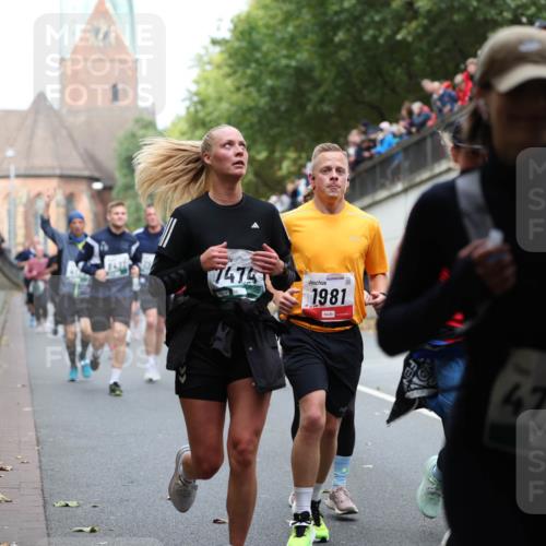 05.10.2025 - 20. swb-Marathon Bremen Michael Strokosch http://msf.ph/oto/9222956 05.10.2025 13:03:20 Laufen 7475, 1981, 4733, 1903, 9038 meine-sportfotos.de