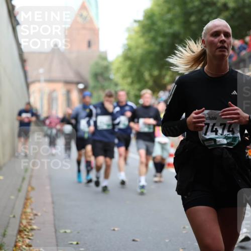 05.10.2025 - 20. swb-Marathon Bremen Michael Strokosch http://msf.ph/oto/9222959 05.10.2025 13:03:21 Laufen 7474, 04454, 1981 meine-sportfotos.de