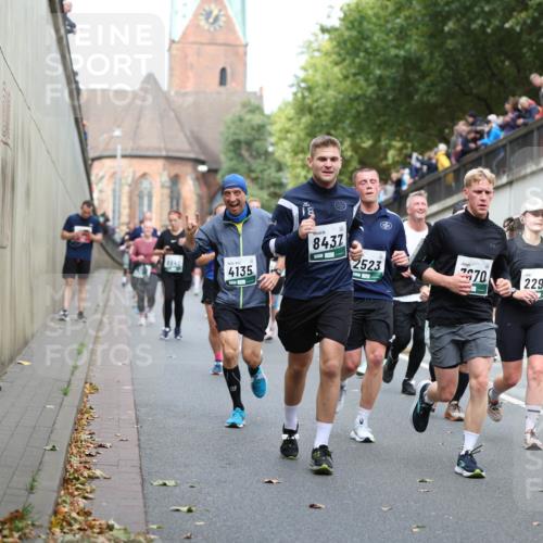 05.10.2025 - 20. swb-Marathon Bremen Michael Strokosch http://msf.ph/oto/9222963 05.10.2025 13:03:22 Laufen 8437, 4135, 2523, 270, 2299 meine-sportfotos.de