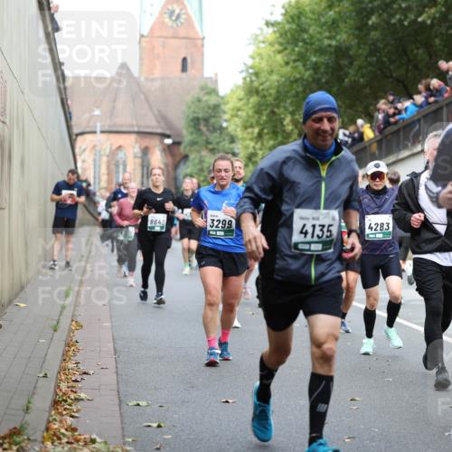 05.10.2025 - 20. swb-Marathon Bremen Michael Strokosch http://msf.ph/oto/9222970 05.10.2025 13:03:24 Laufen 8640, 3299, 4135, 4283 meine-sportfotos.de