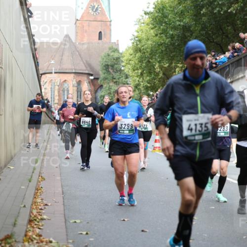 05.10.2025 - 20. swb-Marathon Bremen Michael Strokosch http://msf.ph/oto/9222971 05.10.2025 13:03:24 Laufen 8640, 3299, 127, 4135, 283 meine-sportfotos.de
