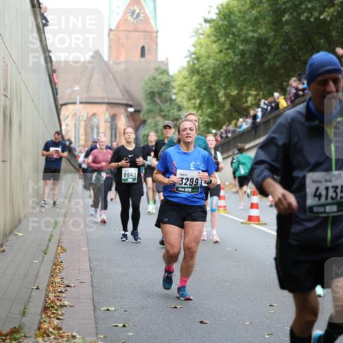 05.10.2025 - 20. swb-Marathon Bremen Michael Strokosch http://msf.ph/oto/9222973 05.10.2025 13:03:25 Laufen 8640, 3299, 4135 meine-sportfotos.de