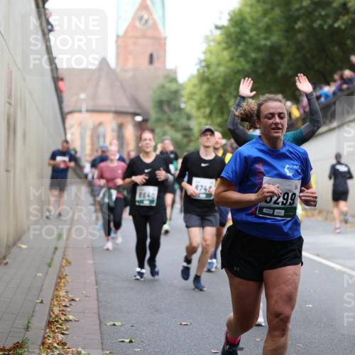 05.10.2025 - 20. swb-Marathon Bremen Michael Strokosch http://msf.ph/oto/9222977 05.10.2025 13:03:26 Laufen 8748, 5299, 09446, 3572 meine-sportfotos.de
