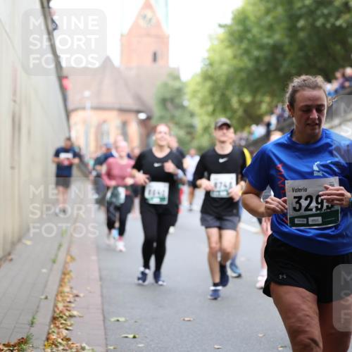05.10.2025 - 20. swb-Marathon Bremen Michael Strokosch http://msf.ph/oto/9222978 05.10.2025 13:03:26 Laufen 329, 09446 meine-sportfotos.de