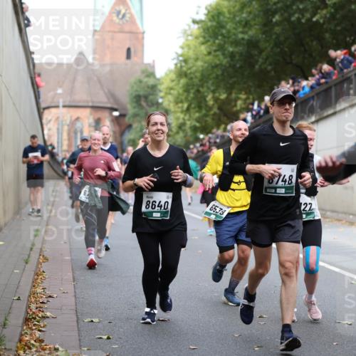 05.10.2025 - 20. swb-Marathon Bremen Michael Strokosch http://msf.ph/oto/9222980 05.10.2025 13:03:27 Laufen 8640, 65, 39, 748, 27, 35 meine-sportfotos.de