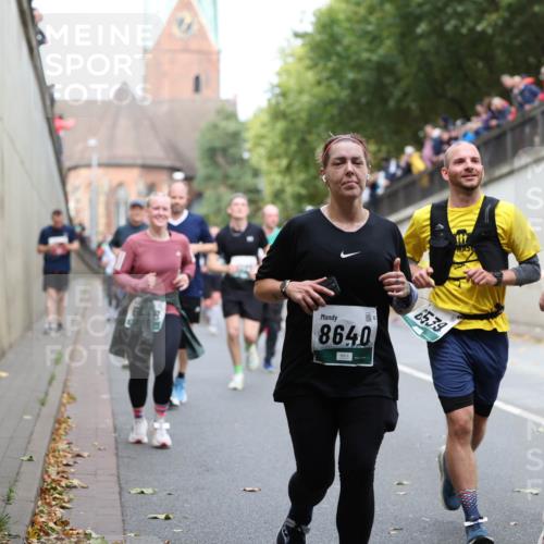 05.10.2025 - 20. swb-Marathon Bremen Michael Strokosch http://msf.ph/oto/9222983 05.10.2025 13:03:28 Laufen 8640, 85, 39, 874 meine-sportfotos.de