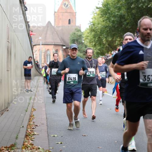 05.10.2025 - 20. swb-Marathon Bremen Michael Strokosch http://msf.ph/oto/9222991 05.10.2025 13:03:31 Laufen 893, 7810, 64, 19, 7060, 3571 meine-sportfotos.de