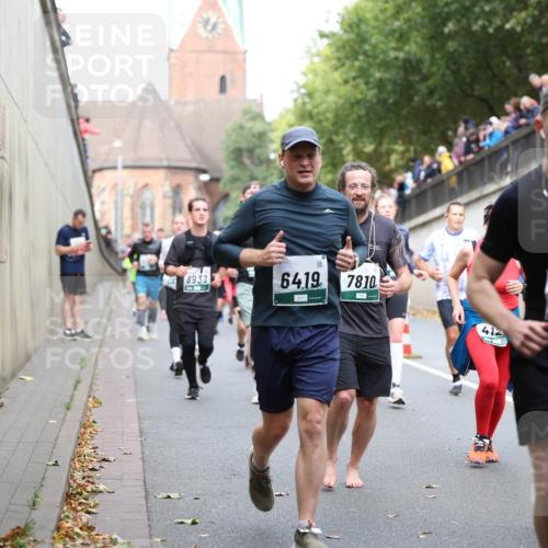 05.10.2025 - 20. swb-Marathon Bremen Michael Strokosch http://msf.ph/oto/9222995 05.10.2025 13:03:32 Laufen 8932, 6419, 7810, 412, 6799 meine-sportfotos.de