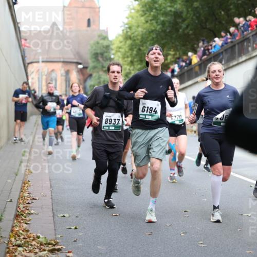 05.10.2025 - 20. swb-Marathon Bremen Michael Strokosch http://msf.ph/oto/9222997 05.10.2025 13:03:34 Laufen 8937, 6194, 5770, 06 meine-sportfotos.de