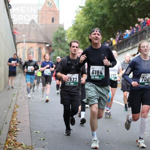05.10.2025 - 20. swb-Marathon Bremen Michael Strokosch http://msf.ph/oto/9222998 05.10.2025 13:03:35 Laufen 937, 6194, 5770, 7061 meine-sportfotos.de