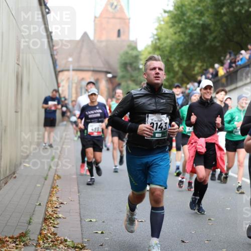 05.10.2025 - 20. swb-Marathon Bremen Michael Strokosch http://msf.ph/oto/9223005 05.10.2025 13:03:39 Laufen 2143, 88, 4813 meine-sportfotos.de