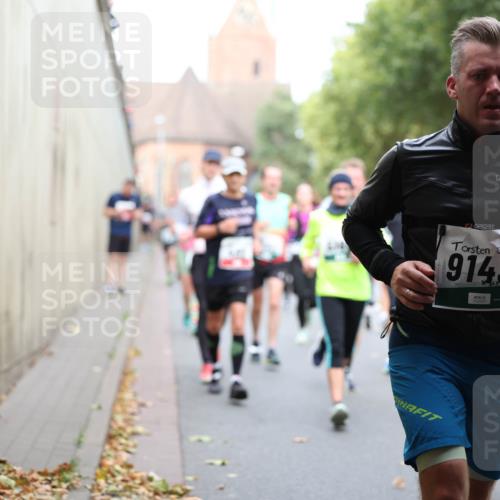 05.10.2025 - 20. swb-Marathon Bremen Michael Strokosch http://msf.ph/oto/9223007 05.10.2025 13:03:40 Laufen 914 meine-sportfotos.de