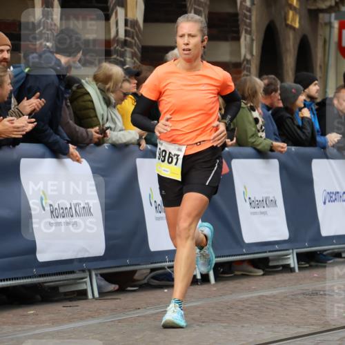 05.10.2025 - 20. swb-Marathon Bremen Strokosch-Dieckow http://msf.ph/oto/9223014 05.10.2025 10:43:23 Ziel 9967 meine-sportfotos.de