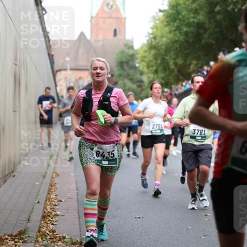 05.10.2025 - 20. swb-Marathon Bremen Michael Strokosch http://msf.ph/oto/9223016 05.10.2025 13:03:43 Laufen 8435, 2799, 3781, 6951 meine-sportfotos.de