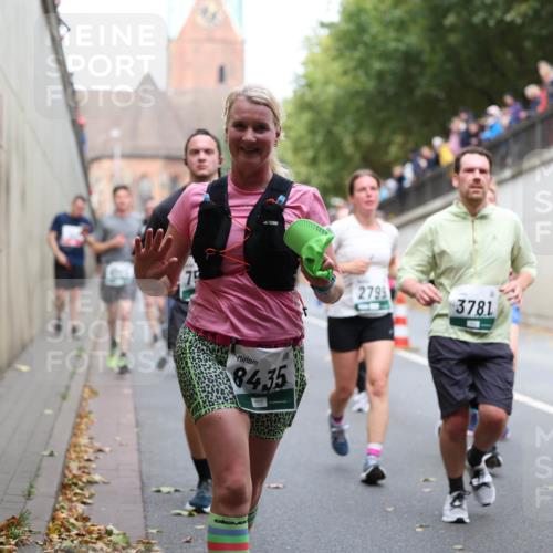 05.10.2025 - 20. swb-Marathon Bremen Michael Strokosch http://msf.ph/oto/9223017 05.10.2025 13:03:44 Laufen 84, 35, 279, 3781 meine-sportfotos.de