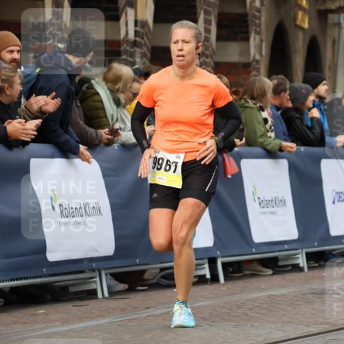 05.10.2025 - 20. swb-Marathon Bremen Strokosch-Dieckow http://msf.ph/oto/9223020 05.10.2025 10:43:23 Ziel 9967 meine-sportfotos.de