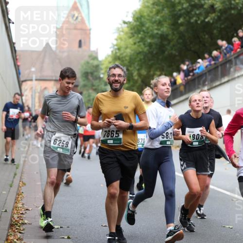05.10.2025 - 20. swb-Marathon Bremen Michael Strokosch http://msf.ph/oto/9223025 05.10.2025 13:03:47 Laufen 6259, 7665, 670, 5821, 808, 823 meine-sportfotos.de