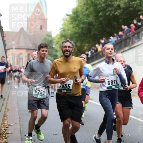 05.10.2025 - 20. swb-Marathon Bremen Michael Strokosch http://msf.ph/oto/9223026 05.10.2025 13:03:47 Laufen 6259, 7665, 5827, 823 meine-sportfotos.de