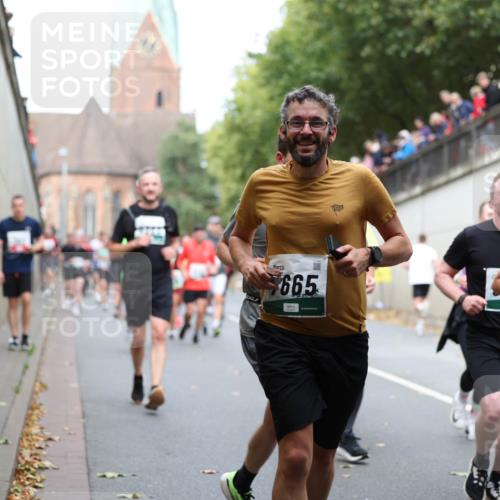 05.10.2025 - 20. swb-Marathon Bremen Michael Strokosch http://msf.ph/oto/9223028 05.10.2025 13:03:47 Laufen 665, 58 meine-sportfotos.de