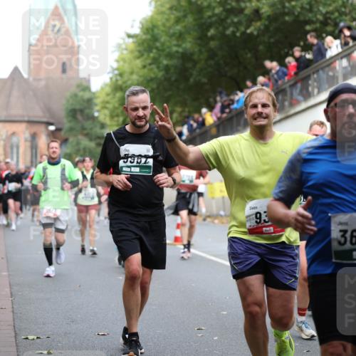 05.10.2025 - 20. swb-Marathon Bremen Michael Strokosch http://msf.ph/oto/9223035 05.10.2025 13:03:49 Laufen 93, 3670 meine-sportfotos.de