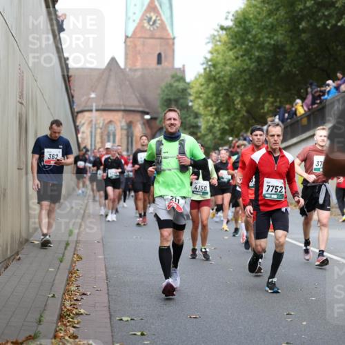 05.10.2025 - 20. swb-Marathon Bremen Michael Strokosch http://msf.ph/oto/9223040 05.10.2025 13:03:50 Laufen 362, 211, 4150, 7752, 37 meine-sportfotos.de