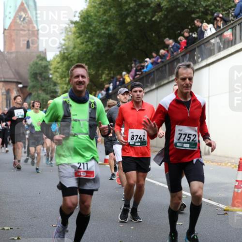 05.10.2025 - 20. swb-Marathon Bremen Michael Strokosch http://msf.ph/oto/9223047 05.10.2025 13:03:52 Laufen 36, 4171, 211, 8741, 7752 meine-sportfotos.de