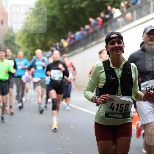05.10.2025 - 20. swb-Marathon Bremen Michael Strokosch http://msf.ph/oto/9223054 05.10.2025 13:03:54 Laufen 4150, 08358, 7243 meine-sportfotos.de