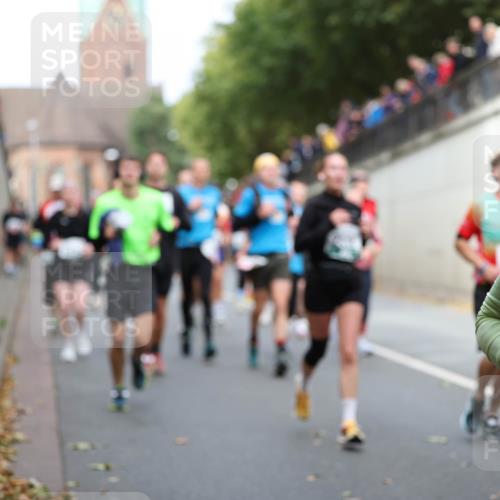 05.10.2025 - 20. swb-Marathon Bremen Michael Strokosch http://msf.ph/oto/9223055 05.10.2025 13:03:54 Laufen 4, 08358 meine-sportfotos.de