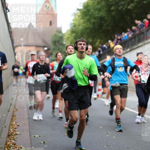 05.10.2025 - 20. swb-Marathon Bremen Michael Strokosch http://msf.ph/oto/9223059 05.10.2025 13:03:55 Laufen 362, 24, 15 meine-sportfotos.de