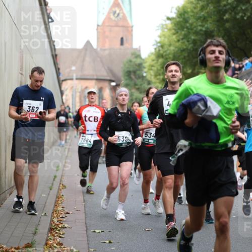 05.10.2025 - 20. swb-Marathon Bremen Michael Strokosch http://msf.ph/oto/9223062 05.10.2025 13:03:56 Laufen 362, 435, 7664, 5394, 534, 152, 952 meine-sportfotos.de