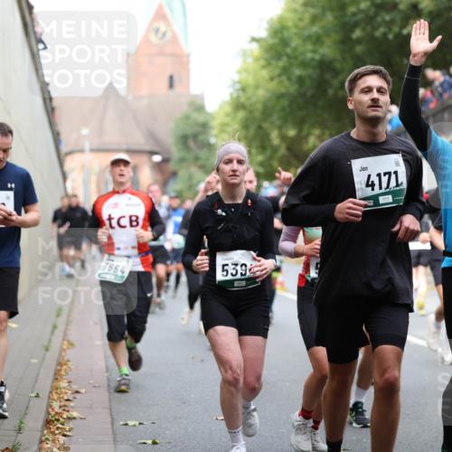 05.10.2025 - 20. swb-Marathon Bremen Michael Strokosch http://msf.ph/oto/9223066 05.10.2025 13:03:57 Laufen 7664, 539, 4171 meine-sportfotos.de