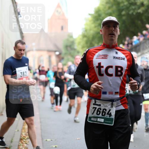 05.10.2025 - 20. swb-Marathon Bremen Michael Strokosch http://msf.ph/oto/9223075 05.10.2025 13:04:00 Laufen 362, 7664 meine-sportfotos.de