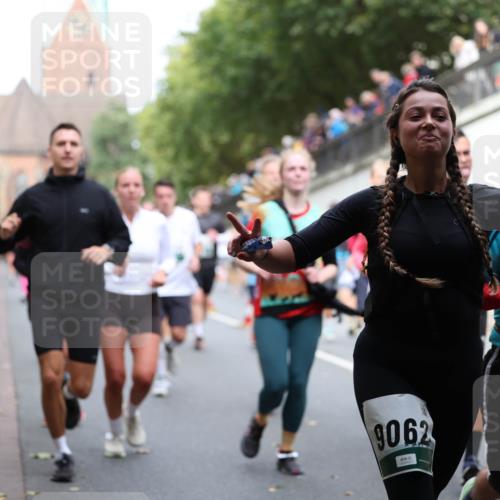 05.10.2025 - 20. swb-Marathon Bremen Michael Strokosch http://msf.ph/oto/9223087 05.10.2025 13:04:04 Laufen 9062, 8628 meine-sportfotos.de