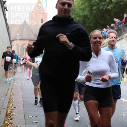 05.10.2025 - 20. swb-Marathon Bremen Michael Strokosch http://msf.ph/oto/9223092 05.10.2025 13:04:05 Laufen 3538 meine-sportfotos.de