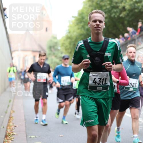 05.10.2025 - 20. swb-Marathon Bremen Michael Strokosch http://msf.ph/oto/9223103 05.10.2025 13:04:09 Laufen 4311, 085, 21, 08390 meine-sportfotos.de